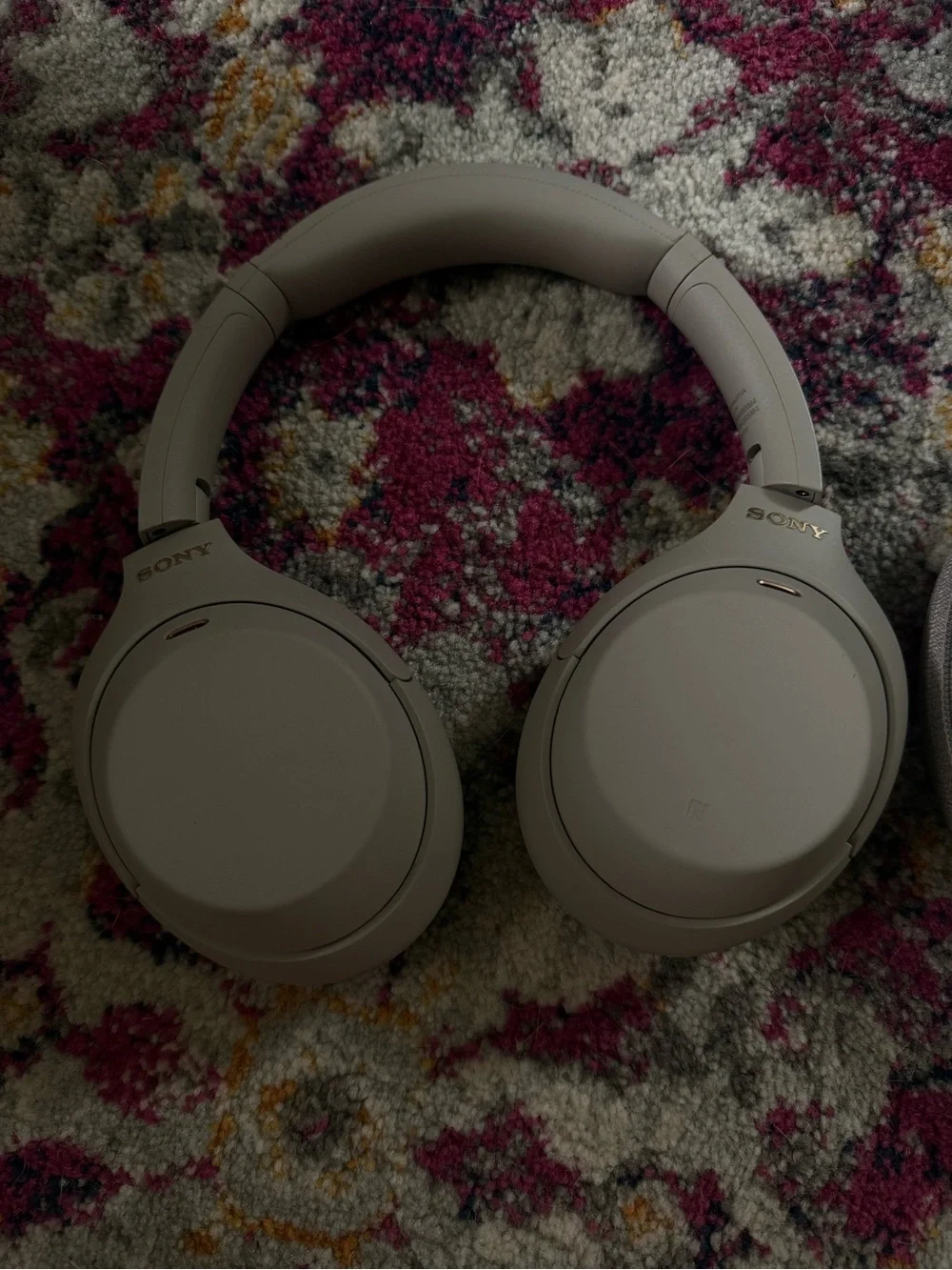 Sony WH-1000XM4 Wireless Noise Canceling Headphones – Silver 🤍